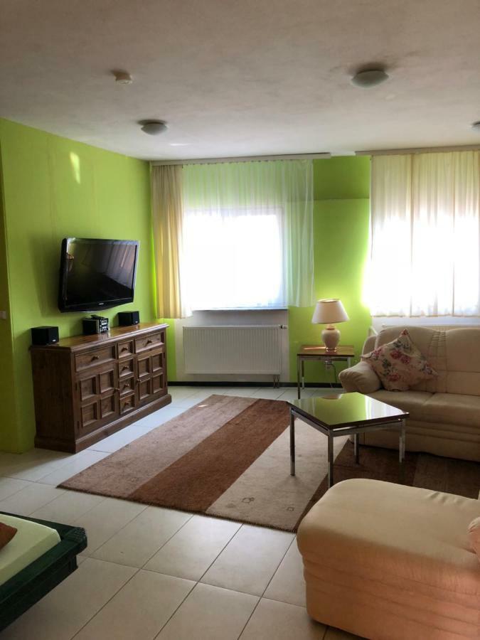 Einfache Monteurwohnung Mit Wlan Und Sat Tv, Netflix Frankweiler Exterior foto