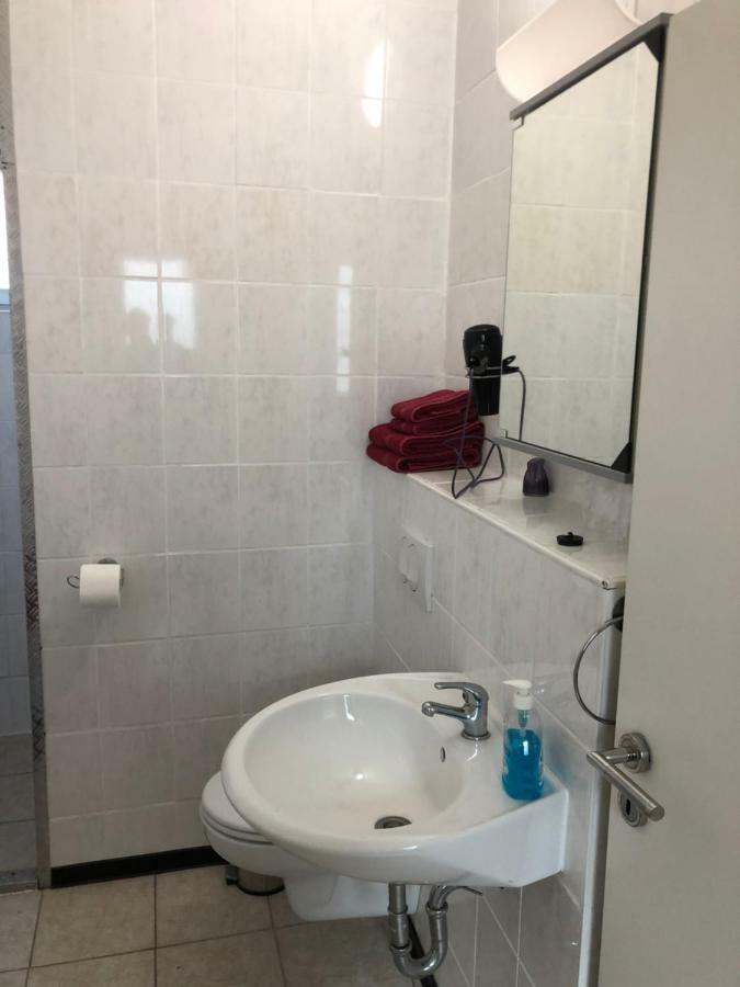 Einfache Monteurwohnung Mit Wlan Und Sat Tv, Netflix Frankweiler Exterior foto