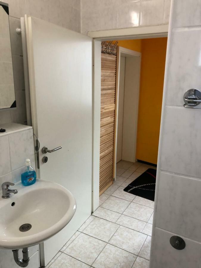 Einfache Monteurwohnung Mit Wlan Und Sat Tv, Netflix Frankweiler Exterior foto